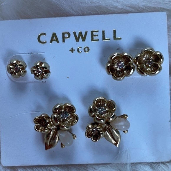 Anthropologie Jewelry - Anthropologie Gold flower Stud Earrings